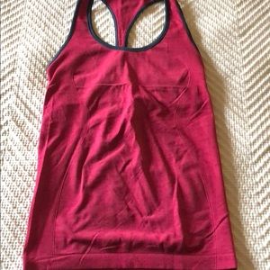 Lululemon workout tank top with built in bra.